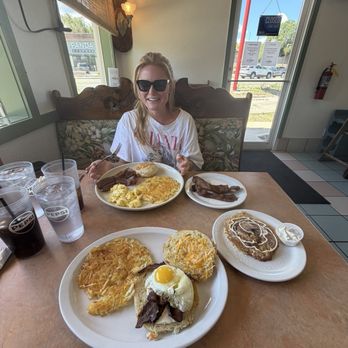 Peteys Kitchen - American Near Me - Wenatchee, Washington