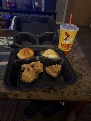 Lee's Famous Recipe Chicken