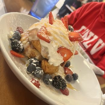 Zenaida's Cafe - Daily Made Cinnamon Roll All Day Breakfast - Cafes Near Me - Las Vegas, Nevada
