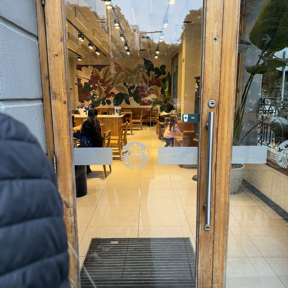 Starbucks - Entrance - Coffee & Tea Near Me - Córdoba, X