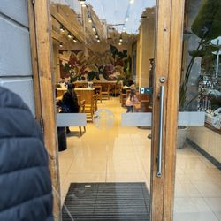 Starbucks - Entrance