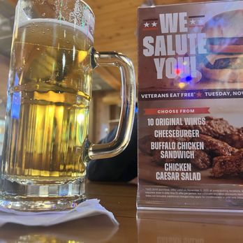 Hooters - American Near Me - Chicago, Illinois