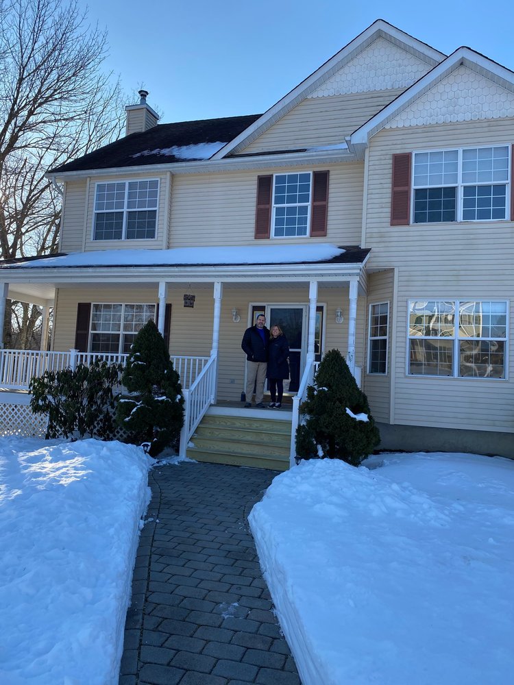 THE TEAM THAT BRINGS YOU HOME Updated October 2024 16 Photos 2