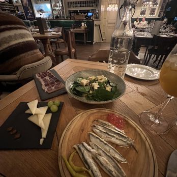 Iberica - manchego cheese board - Tapas/Small Plates Near Me - London, XGL Iberica - manchego cheese board - Tapas/Small Plates Near Me - London, XGL