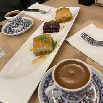 Güllüoglu Cafe - Blackberry baklava and classic baklava - Turkish Near Me - Cliffside Park, New Jersey