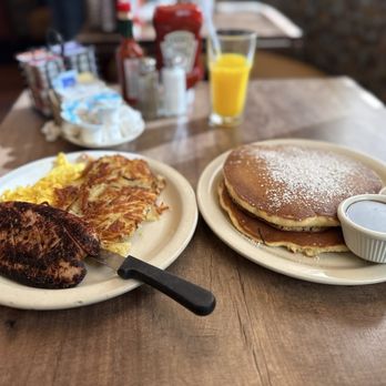 Bill's Cafe - Buttermilk Pancakes, Chicken Apple Sausage & Eggs and Hash Brown Skillet - Breakfast & Brunch Near Me - San Jose, California