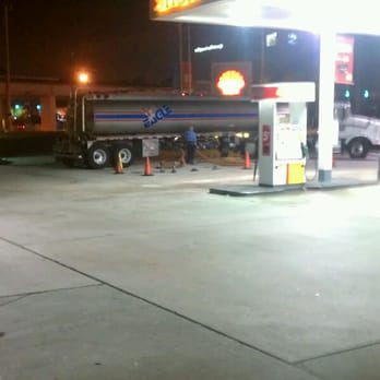 Shell - a gas station at night - Gas Stations Near Me - Miami, Florida