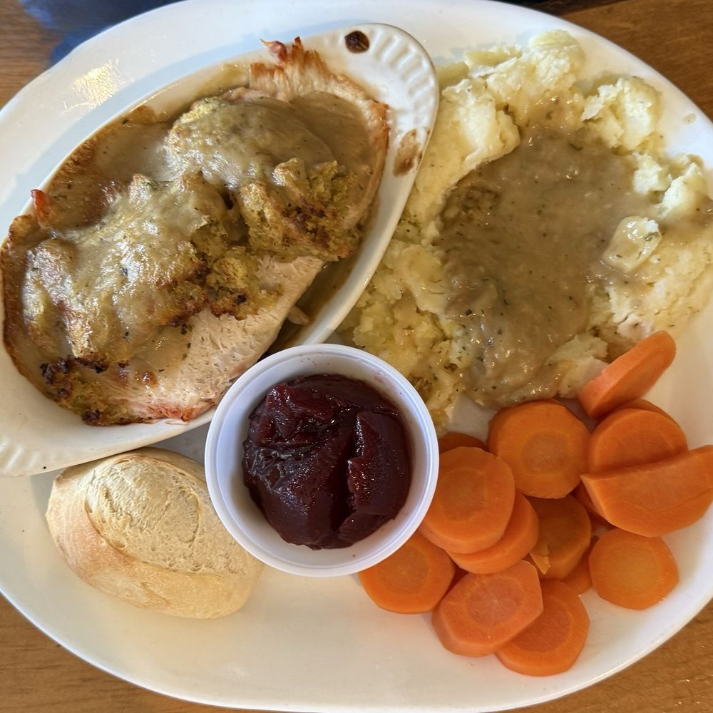 Poor People's Pub - Overcooked and dried turkey dinner wasn't bad - American Near Me - Sanbornville, New Hampshire Poor People's Pub - Overcooked and dried turkey dinner wasn't bad - American Near Me - Sanbornville, New Hampshire