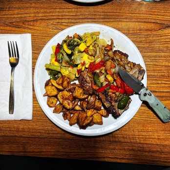 Denny's - T-Bone Steak w/ Fajita Mix, Red Skinned Potatoes & Fresh Vegetable Medley - American Near Me - Essington, Pennsylvania Denny's - T-Bone Steak w/ Fajita Mix, Red Skinned Potatoes & Fresh Vegetable Medley - American Near Me - Essington, Pennsylvania