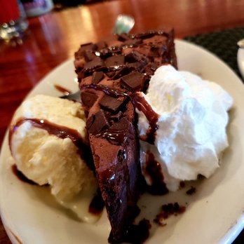 Churchill's - Deep dish brownie alamode - American Near Me - Rockville Centre, New York