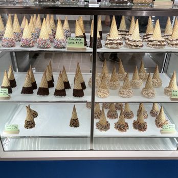 Emack and Bolio's - Cone selection- Emack and Bolio's - Ice Cream & Frozen Yogurt Near Me - New York, New York