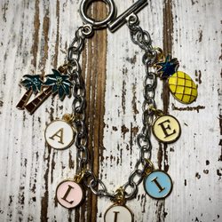 Lychee Hawaii - Celebrate you and what you love with this personalized bracelet made with love!