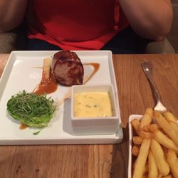 De Goei Goesting - Op de plancha geschroeide kalfstournedos met bearnaisesaus, verse frieten en cressonette
