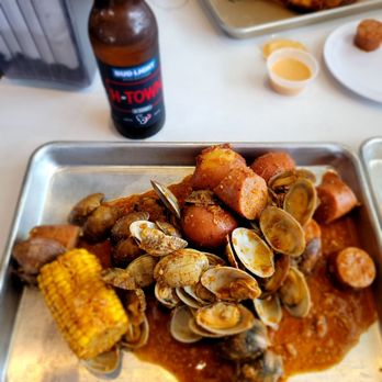 Crawfish Cafe - 1lb clams - Seafood Near Me - Houston, Texas