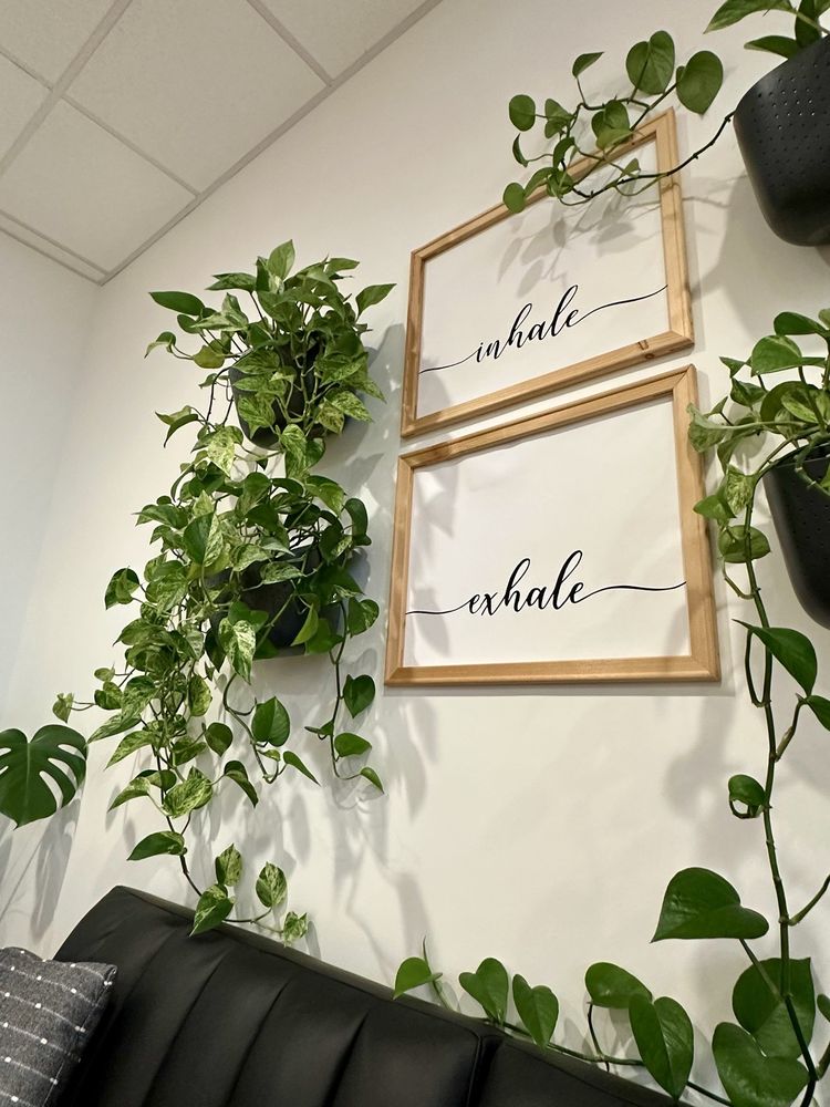 Breathe Organic Salon Logo