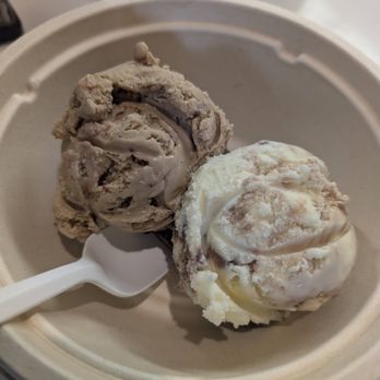 Fat Cat Creamery - 1 scoop of Kitty Snax, 1 scoop of Milk Tea & Strawberry Cake over a brownie - Desserts Near Me - Houston, Texas