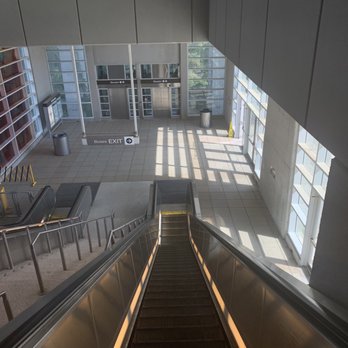 McLean Metro Station - Train Stations Near Me - McLean, Virginia