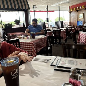 Lasagna House - Westheimer Rd - Lots of natural light at the restaurant. - Italian Near Me - Houston, Texas Lasagna House - Westheimer Rd - Lots of natural light at the restaurant. - Italian Near Me - Houston, Texas