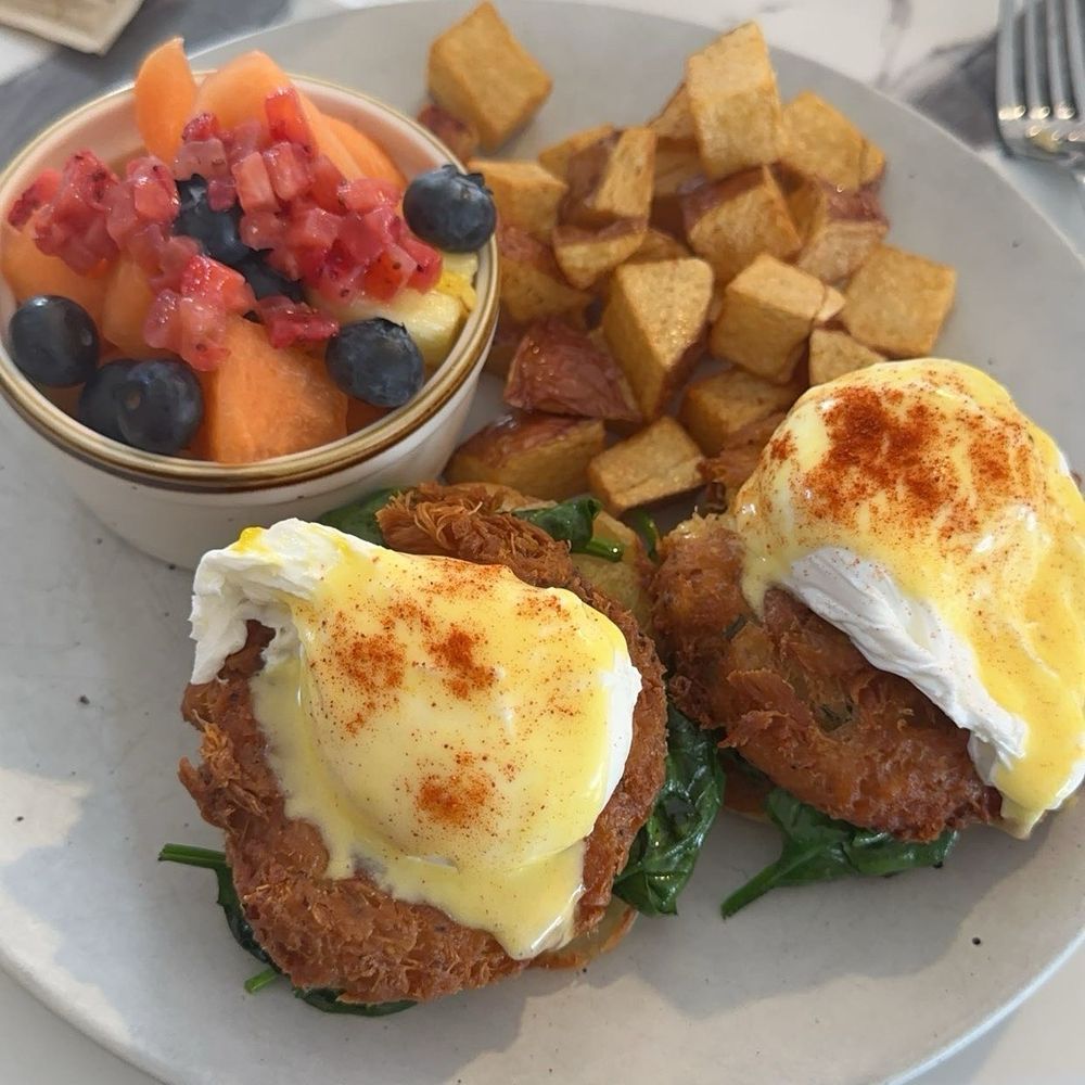 Fredericksburg Brunch - Crab Cake Benny - Breakfast & Brunch Near Me - Fredericksburg, Texas