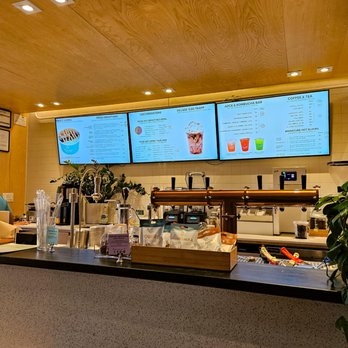 Village Juicery - Interior - Juice Bars & Smoothies Near Me - Toronto, Ontario Village Juicery - Interior - Juice Bars & Smoothies Near Me - Toronto, Ontario