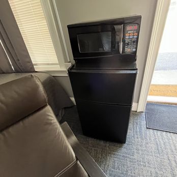 Rivers Edge Inn - Mico fridge and Microwave. - Hotels Near Me - Hinton, West Virginia Rivers Edge Inn - Mico fridge and Microwave. - Hotels Near Me - Hinton, West Virginia
