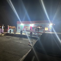 Pelican's Snoballs - Parking lot