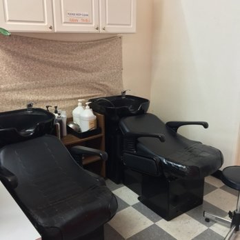 V Hair & Nails - Hair washing station - Hair Salons Near Me - Sacramento, California