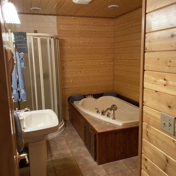 5 Lakes Lodge - Bed & Breakfast Near Me - Millinocket, Maine