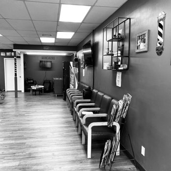 Doyle's Barber Shop - Waiting area Doyle's Barber Shop - Barbers Near Me - Greeneville, Tennessee Doyle's Barber Shop - Waiting area Doyle's Barber Shop - Barbers Near Me - Greeneville, Tennessee