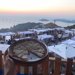 Hannah Sun Club - Amazing pizza with an amazing view, what more can you ask for in life?