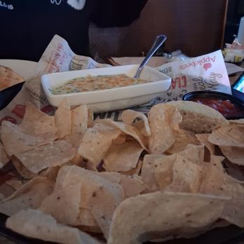Applebee's Grill + Bar - Chips and dip - American Near Me - East Islip, New York