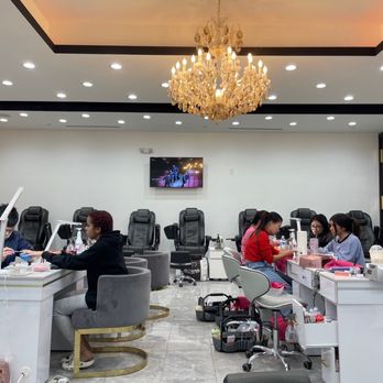 Saguaro Nails Bar - Interior - Nail Salons Near Me - Glendale, Arizona