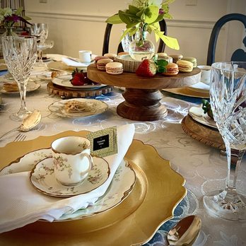 Chesnut Cottage - Tea Party - Bed & Breakfast Near Me - Columbia, South Carolina