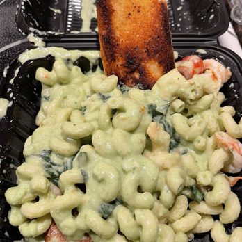 Craft Ale House - Shrimp Basil Cavatappi with garlic toast - Bars Near Me - Limerick, Pennsylvania