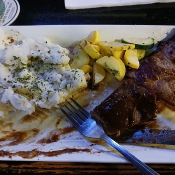 Limericks Tavern - Steak, mashed potatoes, & squash/zucchini - New American Near Me - Upland, California