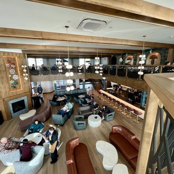 The Allred - The Bites & Bar Lobby Area. - Hotels Near Me - Newport, Oregon