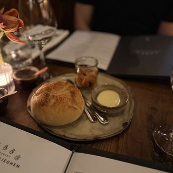 D'vijff Vlieghen - Bread and butter - Modern European Near Me - Amsterdam, New Hampshire