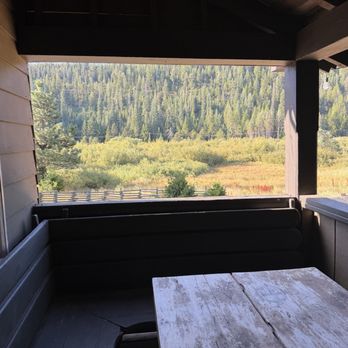 Sierra Woods Lodge - Hotels Near Me - Emigrant Gap, California