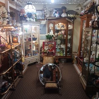 Mission Galleria - Crystal, art work, beautiful lamps, Christmas decor and so much more! - Antiques Near Me - Riverside, California Mission Galleria - Crystal, art work, beautiful lamps, Christmas decor and so much more! - Antiques Near Me - Riverside, California