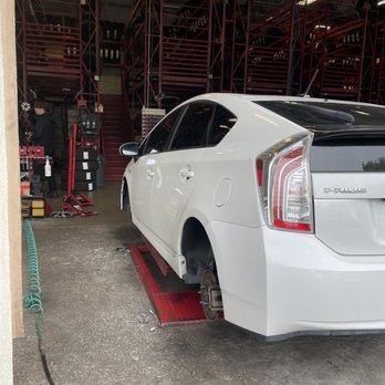 Discount Tire - The shop working on my car quickly - Tires Near Me - Orlando, Florida