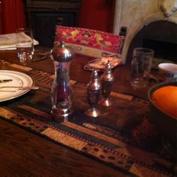 Brownstone Inn - Breakfast table