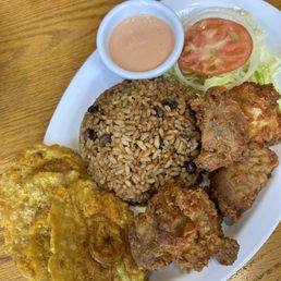 Pigeon pea rice with deep fried chicken, plantains and salad