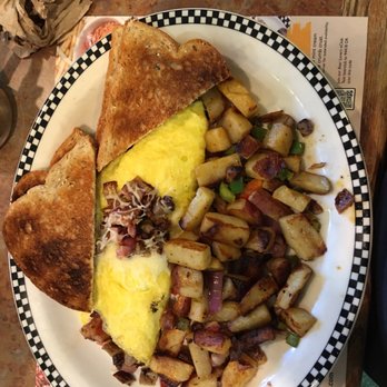 Black Bear Diner Davis - Omelet- juicy and tasty - American Near Me - Davis, California