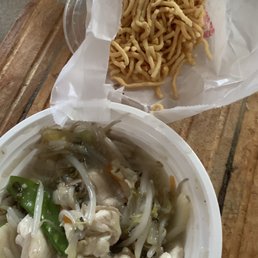 Chicken Chow Mein: boiled chicken with soy bean sprouts and crisp noodles Chicken Chow Mein: boiled chicken with soy bean sprouts and crisp noodles