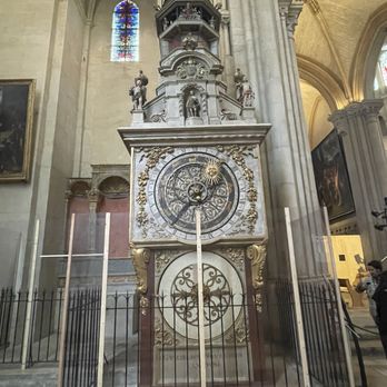 Cathédrale Primatiale Saint-Jean - The famous 1661 fully operational astrological clock - Churches Near Me - Lyon, 69