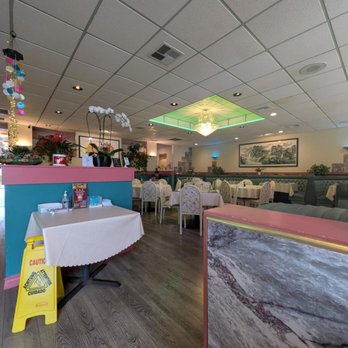 Imperial Garden - Dining area - Chinese Near Me - Thousand Oaks, California