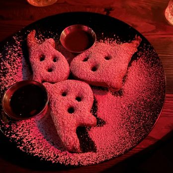 Raven’s Manor - Spooky Beignets - Cocktail Bars Near Me - Portland, Oregon Raven’s Manor - Spooky Beignets - Cocktail Bars Near Me - Portland, Oregon