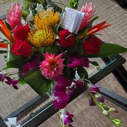 Love's Flower Shop - Stunning Arrangement