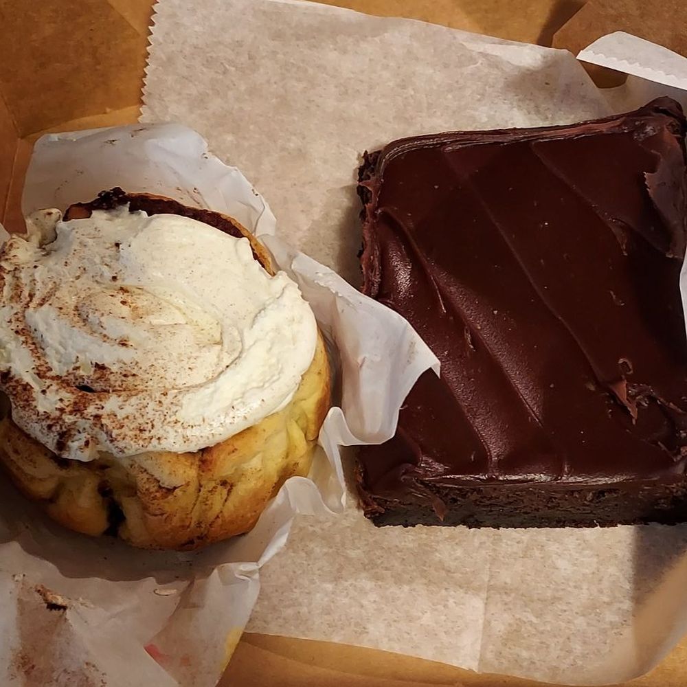 BeBe Kakes - Cinnamon Roll and Large Brownie - Bakeries Near Me - Mars, Pennsylvania