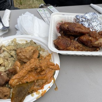Wat Mongkolratanaram - Combo plate with a couple of curries and eggplant/tofu and fried chicken - Thai Near Me - Berkeley, California Wat Mongkolratanaram - Combo plate with a couple of curries and eggplant/tofu and fried chicken - Thai Near Me - Berkeley, California